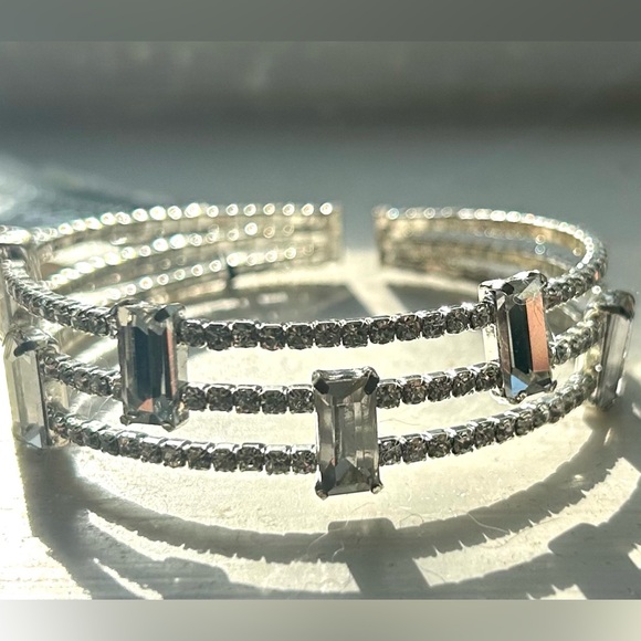 NWT Cezanné Braclet With Clear Stones Great As A Christmas Gift 🎄🎁 - Picture 2 of 10